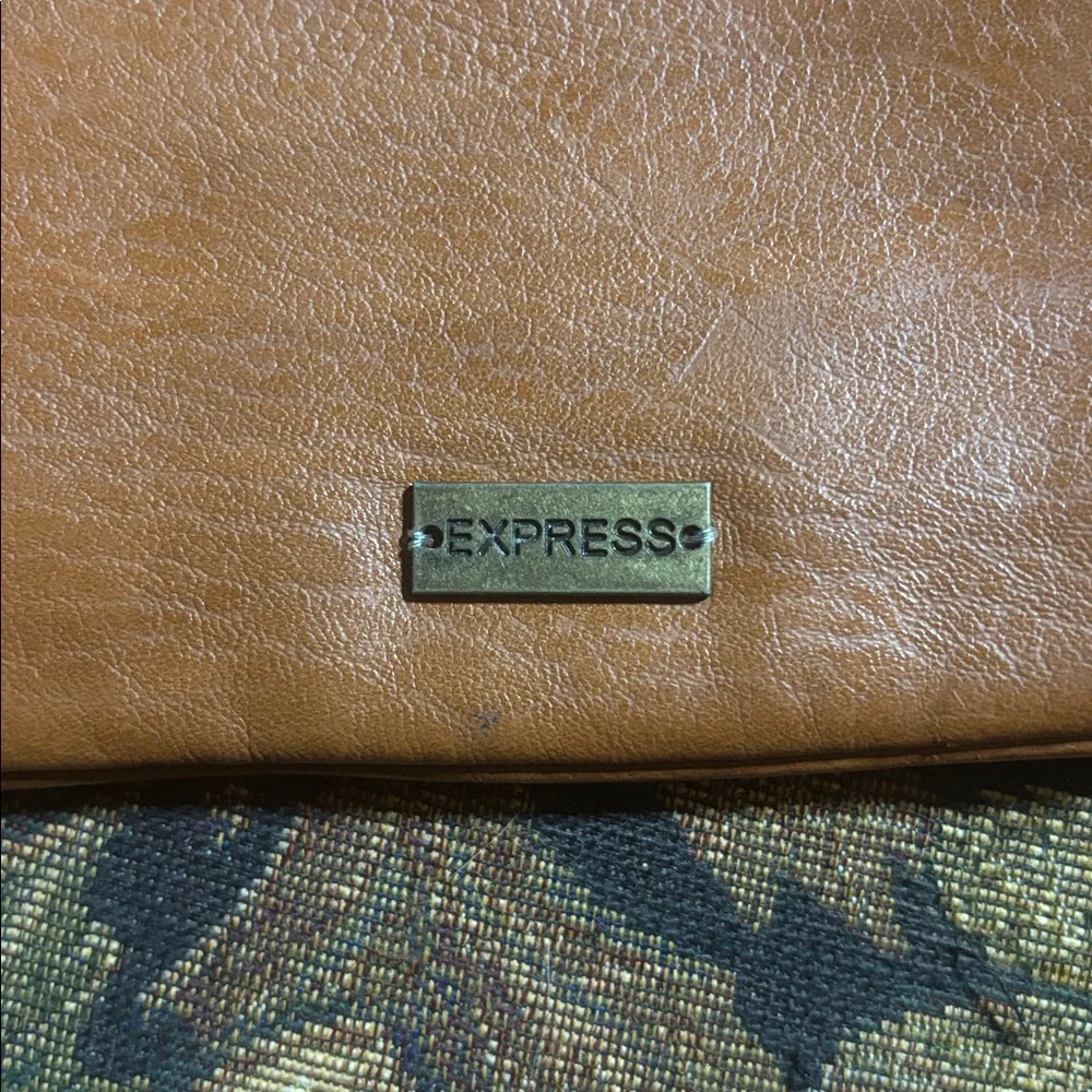 ~BUNDLE ONLY~Express Quilted Tan Wristlet